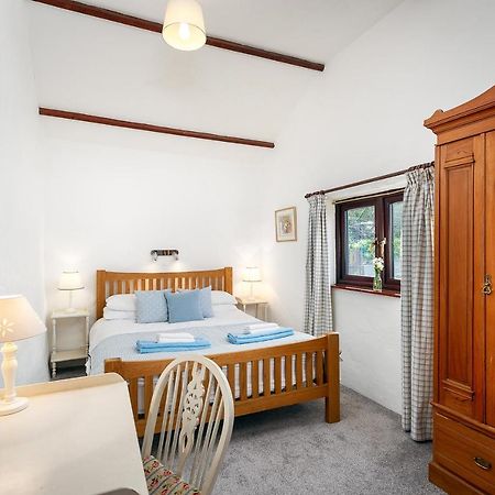 The Snug At Cornish Barn Holidays 特鲁罗 外观 照片